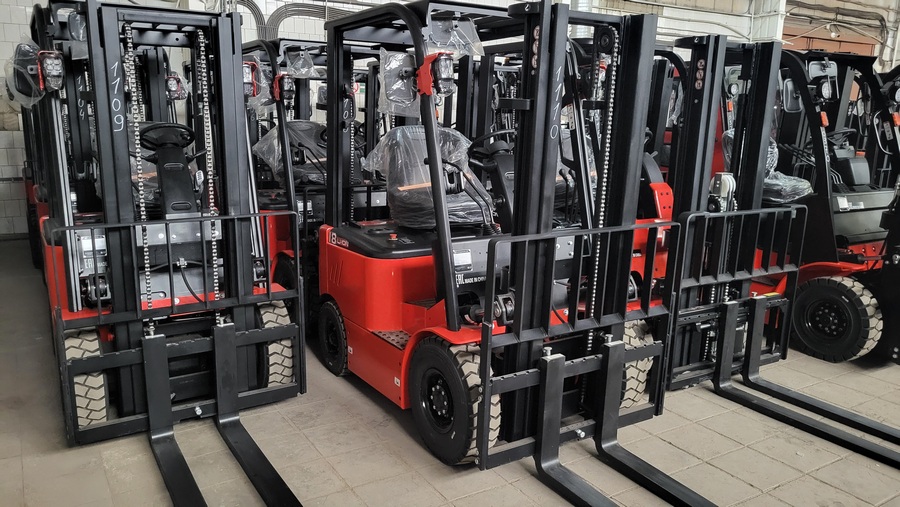 Тест-драйв складской техники на нашем складе в Новомосковске